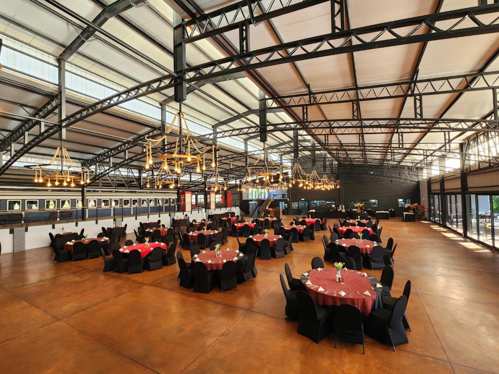Safari Hotel & Convention Centre Ράστενμπεργκ Εξωτερικό φωτογραφία