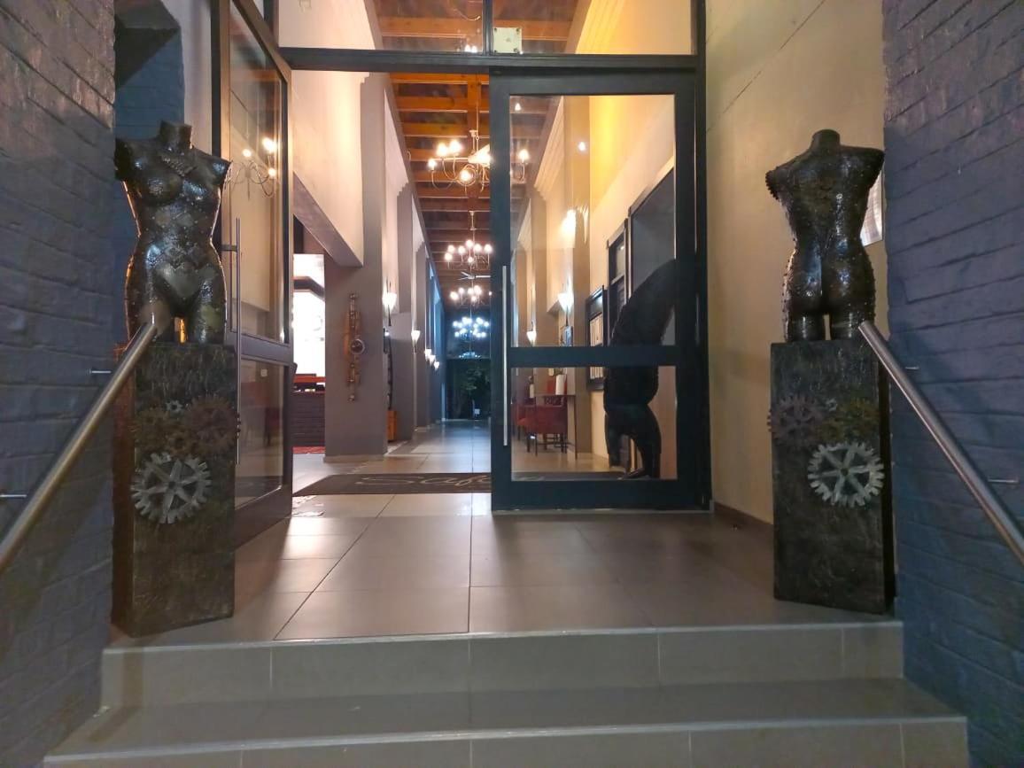 Safari Hotel & Convention Centre Ράστενμπεργκ Εξωτερικό φωτογραφία