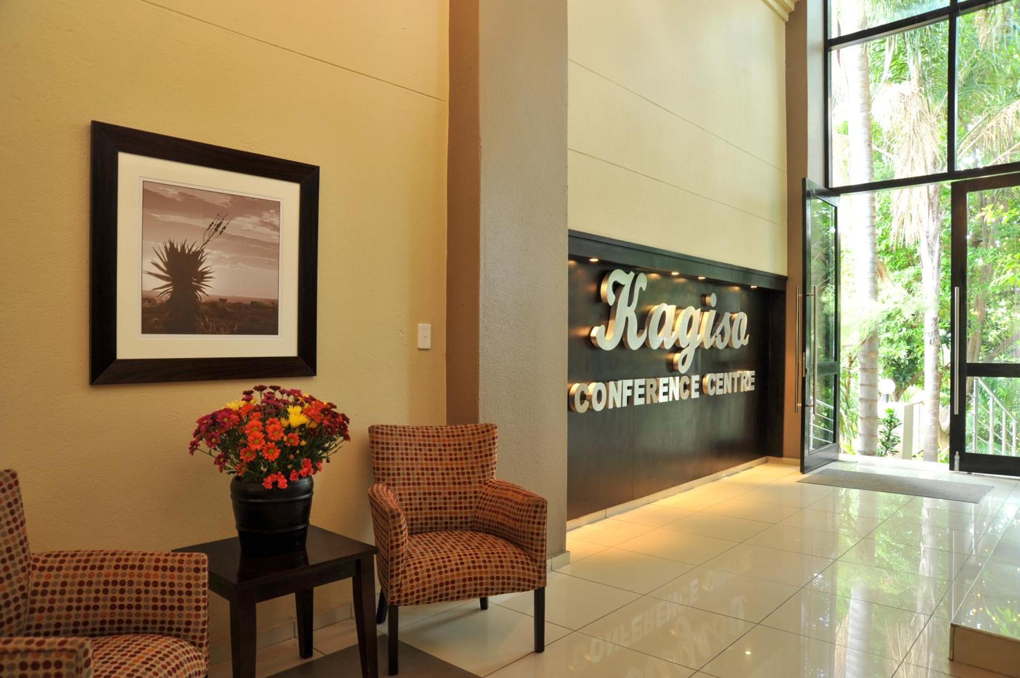 Safari Hotel & Convention Centre Ράστενμπεργκ Εξωτερικό φωτογραφία