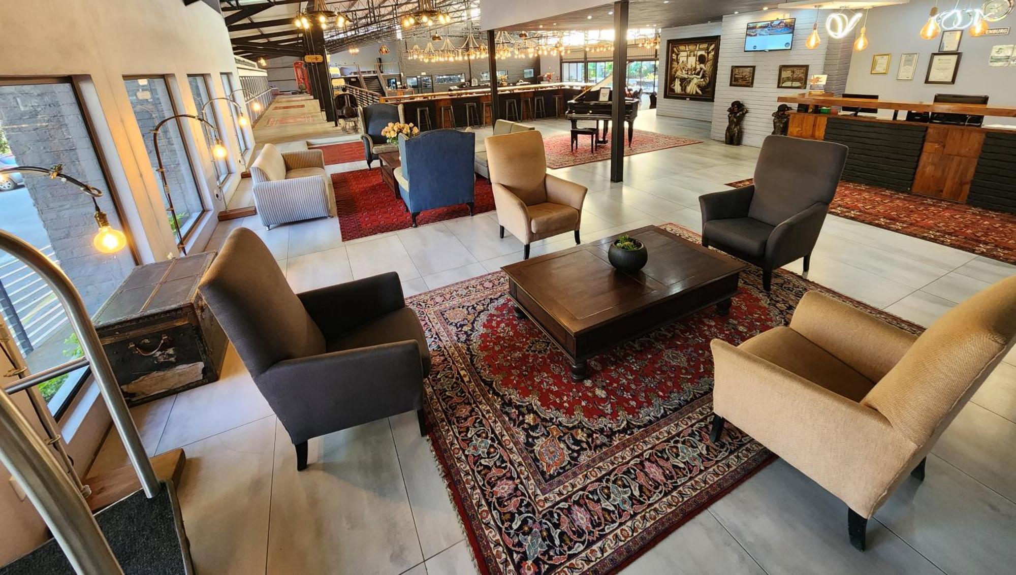 Safari Hotel & Convention Centre Ράστενμπεργκ Εξωτερικό φωτογραφία