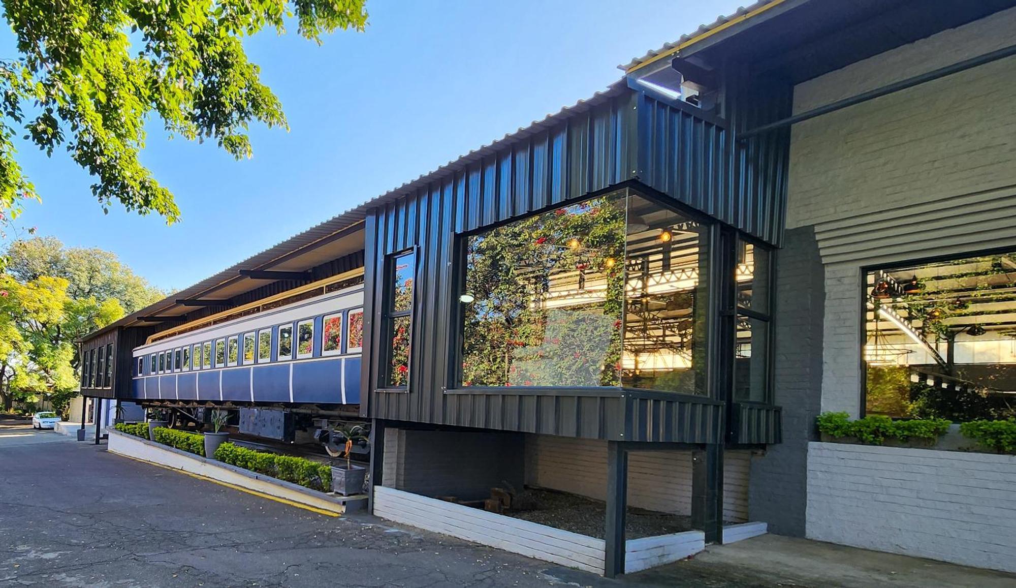Safari Hotel & Convention Centre Ράστενμπεργκ Εξωτερικό φωτογραφία