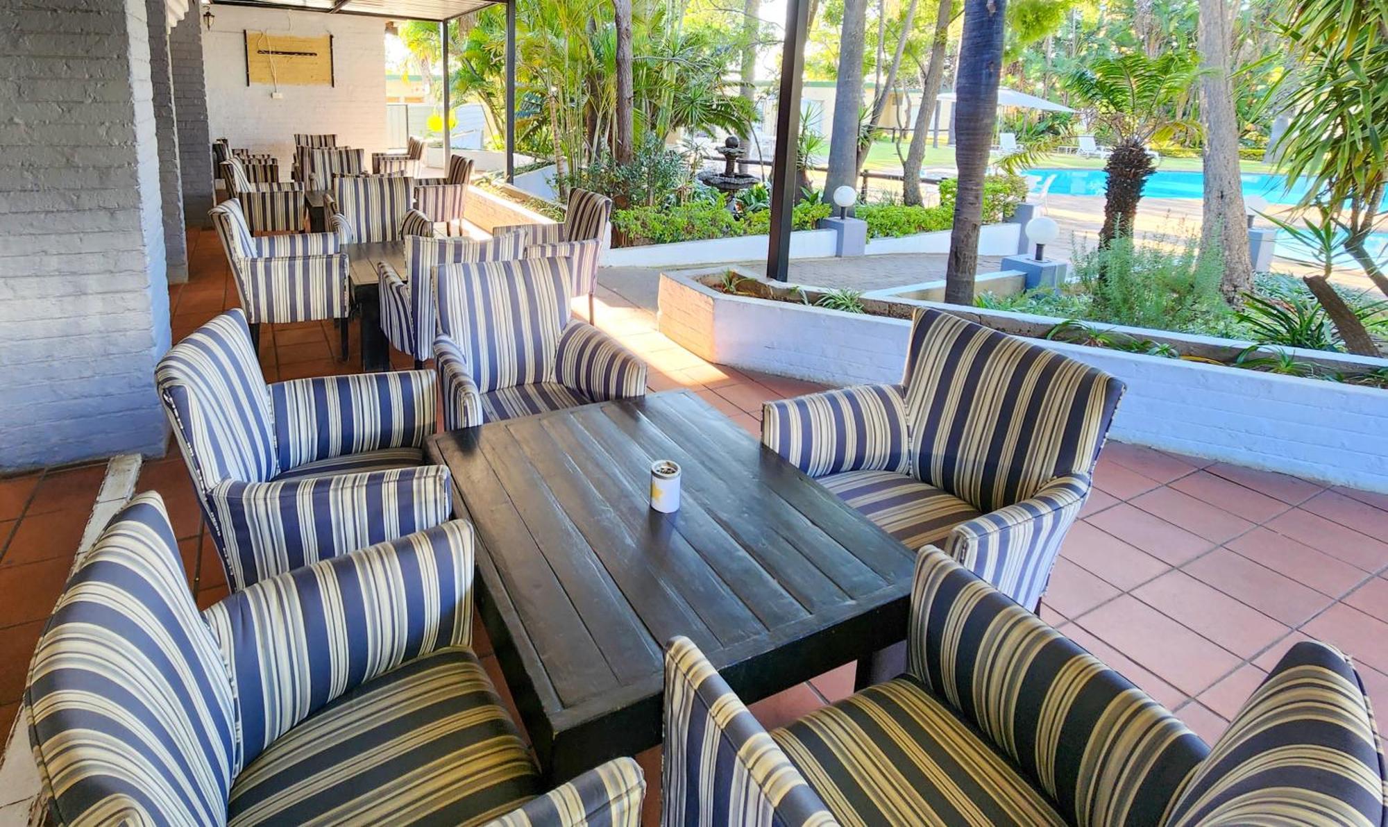 Safari Hotel & Convention Centre Ράστενμπεργκ Εξωτερικό φωτογραφία